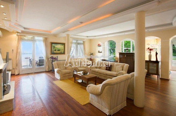 Вилла на первой линии моря, Свети Стефан - фото