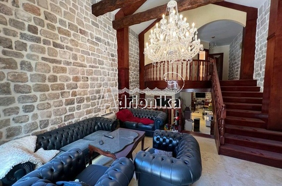 Уникальная вилла на первой линии моря в Бока-Которской бухте - фото