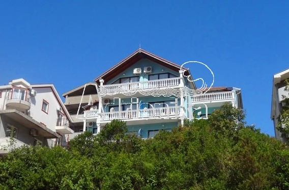 Не большой отель в Игало, Херцег Нови - фото