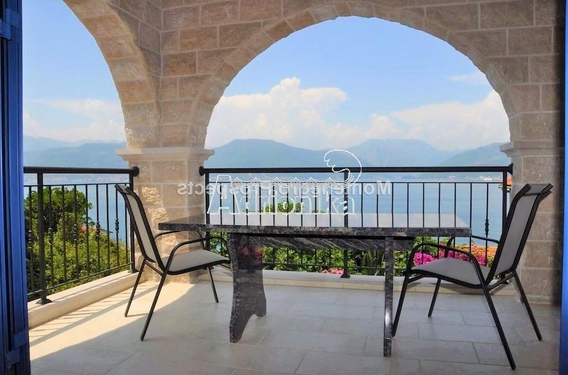 Четыре просторные квартиры с прекрасным видом на море, Крашичи - фото