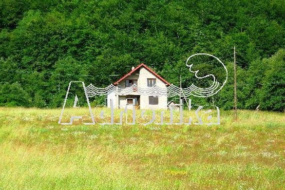 Большой участок с домом в Колашине - фото