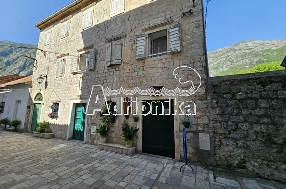 Традиционный каменный дом в Рисане, 30м до моря - фото