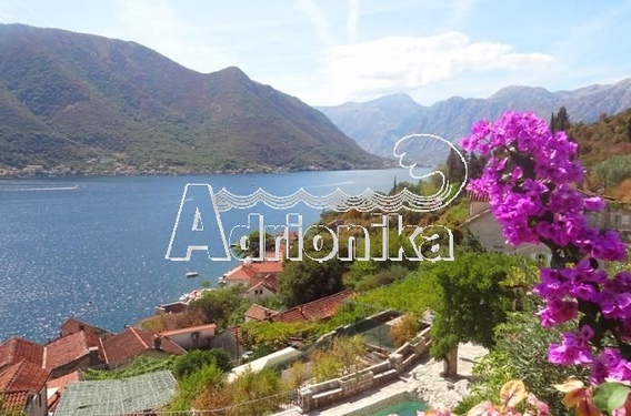 Участок в Перасте - фото