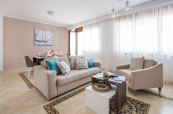 Большая двухкомнатная квартира в доме с бассейном, Бечичи - фото