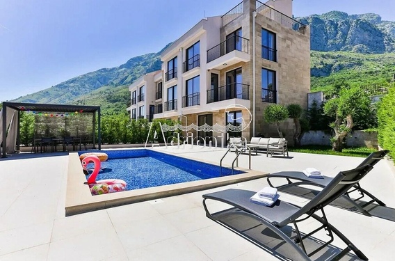 Несколько таунхаусов с 3 или с 4 спальнями на продажу в Режевичи, Будва - фото