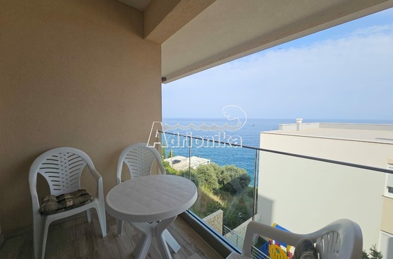 Квартира-студия в комплексе на первой линии моря, Добра Вода - фото