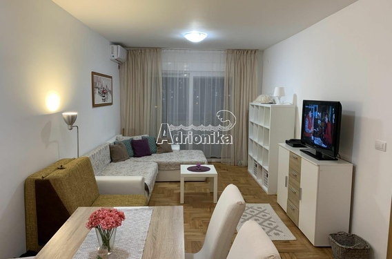 Меблированная трехкомнатная квартира в центре Бара - фото