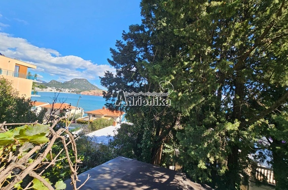 Урбанизированный участок ниже основной дороги, Сутоморе - фото