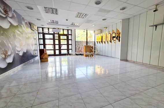 Большое коммерческое помещение в центре Бара - фото