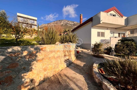 Семейный дом с большим участком, 500 м от пляжа &ndash; Шушань, Бар, Черногория - фото