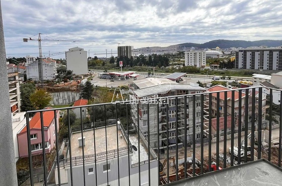 Четырёхкомнатная квартира с панорамным видом на море, Бар - фото