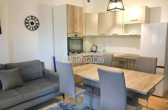 Современная трехкомнатная квартира в центре Бар - фото