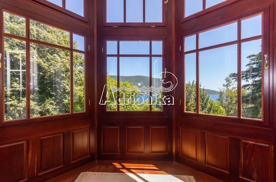 Просторная квартира в престижном месте Херцег Нови - фото