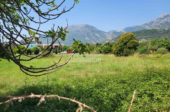 Урбанизированный участок под строительство жилого дома в центре Бара - фото