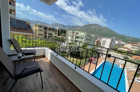 Новая однокомнатная квартира в доме с бассейном, в центре Бара. - фото