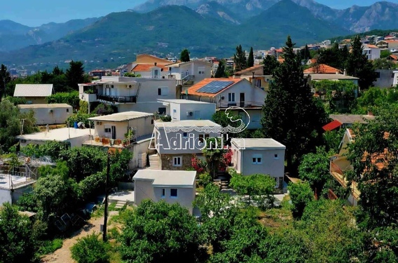 Три маленьких дома на просторном участке недалеко от моря, Бар, Шушань - фото