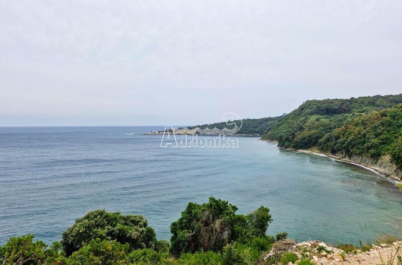 Урбанизированный участок с панорамным видом во второй линии от моря, Бар - фото