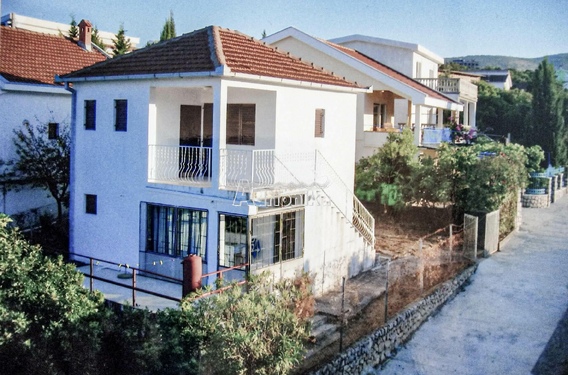 Двухэтажный дом с видом на море, Бар - фото