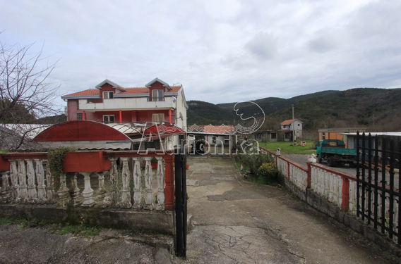 Дом с коммерческим помещением в районе Радановичи - фото