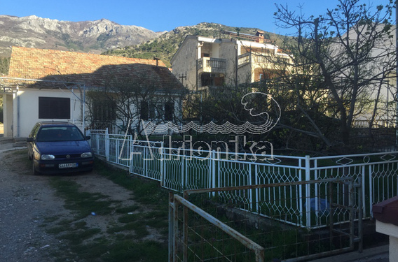 Дом в Будве - фото