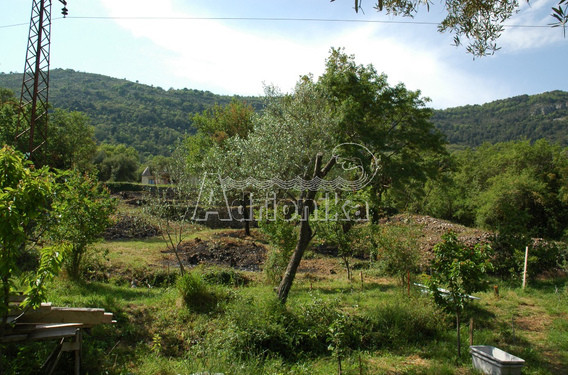 Участок в Тивате с видом на море - фото