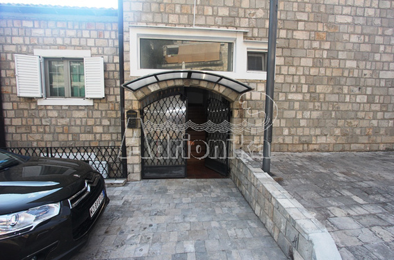 Две квартиры на втором этаже - фото