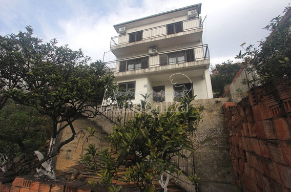 Дом в Херцег Нови - фото