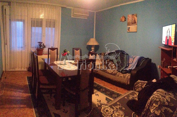 Трехэтажной дом в Дженовичи - фото