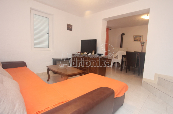 Двухэтажный дом с видом на море и горы в Кримовице - фото