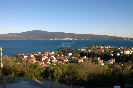 Квартира в Тивате - фото