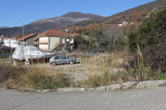 Земельный участок в Биеле - фото