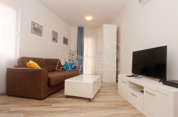 На продажу квартира в Бечичи недалеко от моря - фото