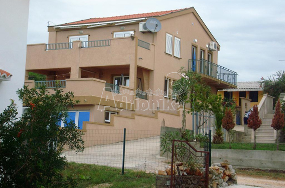 Дом в Кримовице - фото