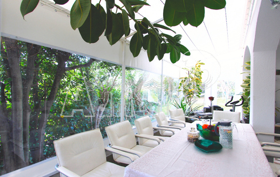 Трехэтажный дом в Бечичи - фото