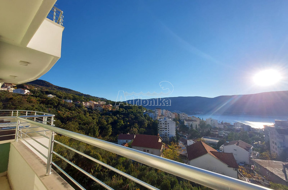 Квартира в комплексе с бассейном Херцег Нови - фото