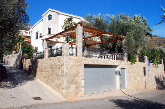 Вилла в Петровац - фото