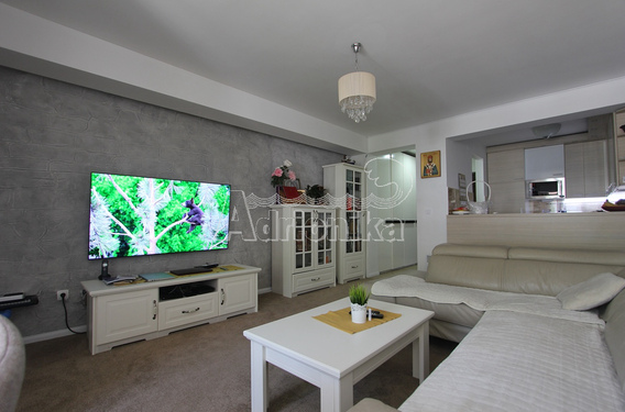 Четырехкомнатная квартира в Будве - фото