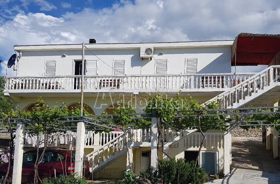 Двухэтажный дом с панорамным видом на море - фото