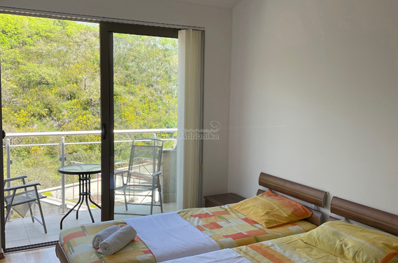 Квартира с одной спальной комнатной в комплексе с бассейном - фото