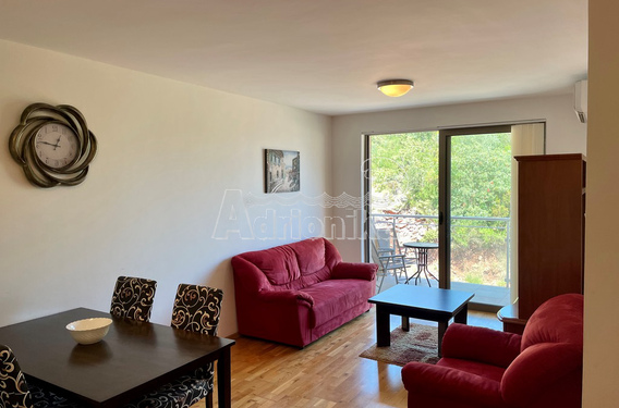 Квартира с одной спальной комнатной в комплексе с бассейном - фото