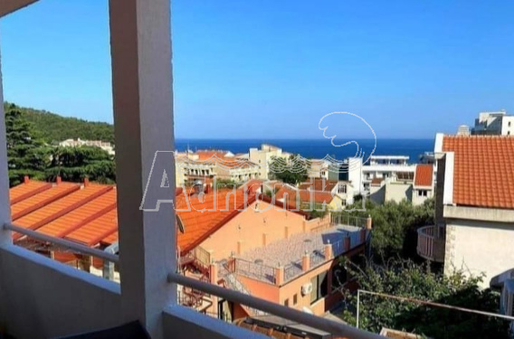 Квартира с видом на море в центре Петроваца - фото