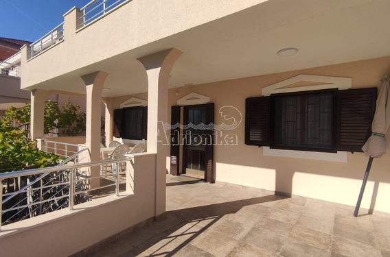 Дом в тихом и спокойном месте, Кримовица - фото