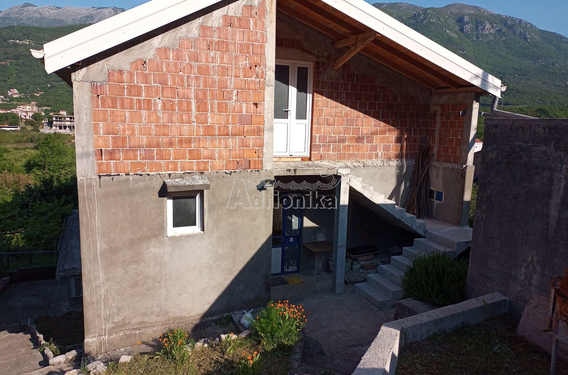 Строящийся дом в Главати - фото