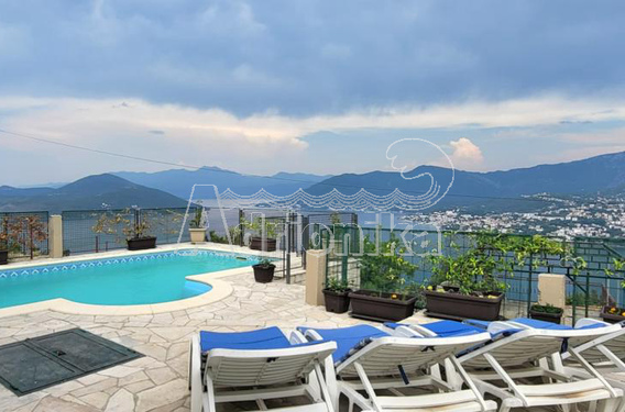 Потрясающая вилла с бассейном м панорамным видом на залив - фото