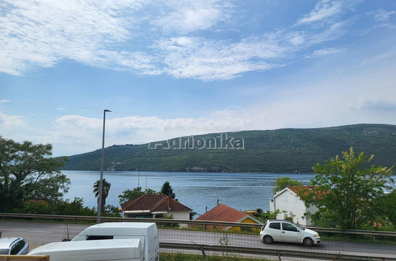 Квартиры в новостройке с одной и двумя спальными комнатами и видом на море - фото