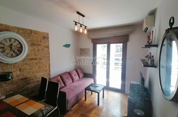 На продажу квартира в центре Тивата - фото