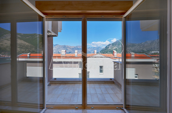 На продажу квартиры в комплексе в Которе с видом на залив - фото