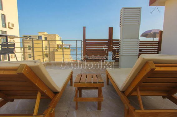 На продажу пентхаус в Бечичи с панорамным видом на море - фото