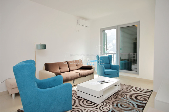 На продажу квартира в комплексе с бассейном - фото