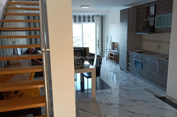 Студии и квартиры с двумя спальными комнатами в Марковичи с видом на море - фото